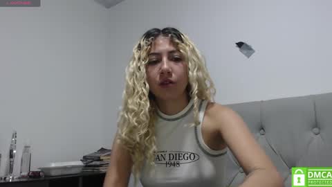 Snapshot of aribunnie chatting on May 26, 8:32 am Ari Bunnie online show from May 26, 8:32 am