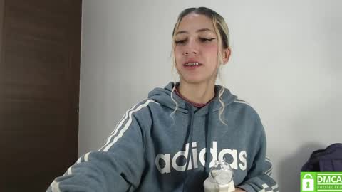 Snapshot of aribunnie chatting on June 2, 8:05 am Ari Bunnie online show from June 2, 8:05 am