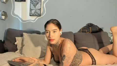 Snapshot of ariel_andcharlotte chatting on June 8, 5:57 pm ariel_andcharlotte online show from June 8, 5:57 pm