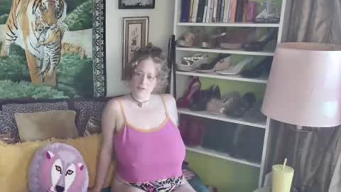 Arielle Ari online show from November 10, 7:35 pm