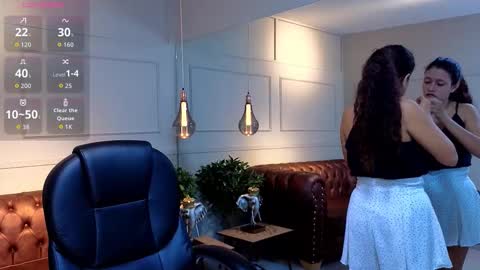 arielblossom____ online show from February 19, 12:01 pm