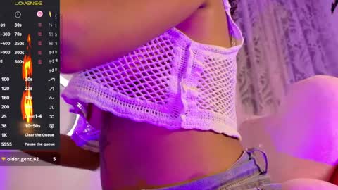 Snapshot of ariella_ruizz chatting on June 2, 9:22 am Ari online show from June 2, 9:22 am