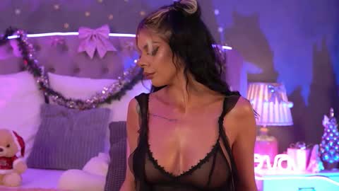 Snapshot of ariellsweety chatting on December 15, 6:01 pm Ariell online show from December 15, 6:01 pm