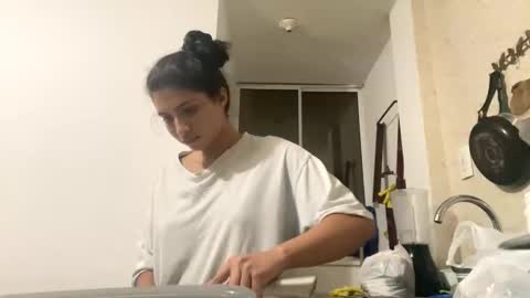 Snapshot of aries_plays chatting on November 10, 11:59 pm aries_plays online show from November 10, 11:59 pm