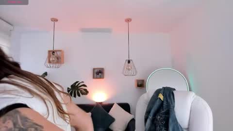 Snapshot of arii_1010_ chatting on June 23, 7:45 pm Ari online show from June 23, 7:45 pm