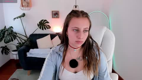 Snapshot of arii_1010_ chatting on June 24, 7:13 pm Ari online show from June 24, 7:13 pm