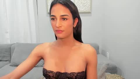 Snapshot of ariia1_ chatting on December 16, 7:13 am Aria online show from December 16, 7:13 am