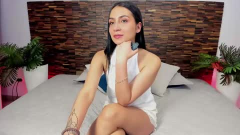Snapshot of ariiaa_1 chatting on May 8, 5:13 am ARIANNA online show from May 8, 5:13 am