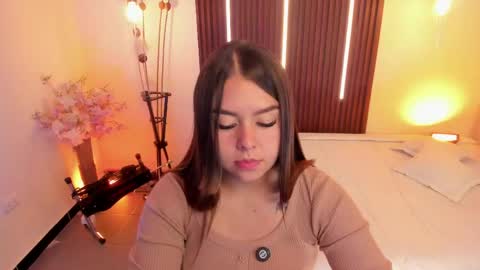  Arianna  online show from April 28, 2:22 pm