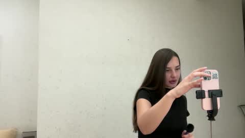 Snapshot of arivelle chatting on November 17, 11:27 am arivelle online show from November 17, 11:27 am