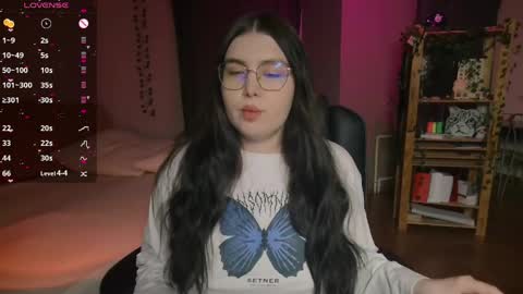 Snapshot of arizonaa_muse chatting on May 3, 2:23 pm Astrid online show from May 3, 2:23 pm