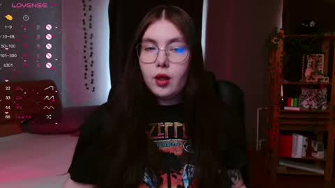 Snapshot of arizonaa_muse chatting on May 26, 11:39 am Astrid online show from May 26, 11:39 am