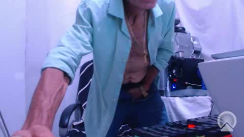 Snapshot of armaduradeacero chatting on October 21, 5:52 am armaduradeacero online show from October 21, 5:52 am