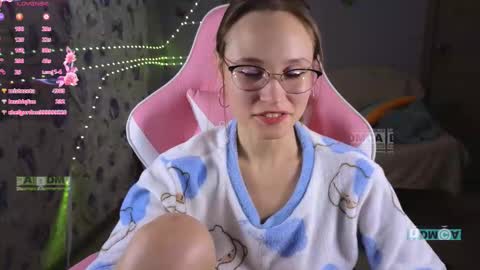 Snapshot of armurra chatting on December 2, 3:40 pm armurra online show from December 2, 3:40 pm