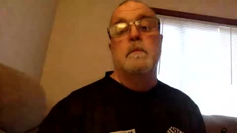 armyguy5311 online show from March 13, 12:56 pm