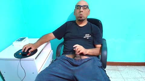 arnelux72 online show from January 19, 5:44 am