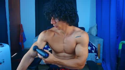 Snapshot of arnold_black69 chatting on April 21, 5:28 pm arnold black online show from April 21, 5:28 pm