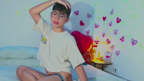 Snapshot of arnold_laurent chatting on February 15, 8:54 pm Arnold online show from February 15, 8:54 pm