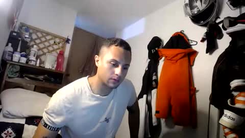 aron_12345 online show from November 2, 5:21 am