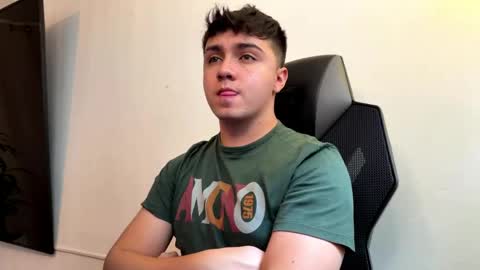 Snapshot of aron__cooper chatting on May 16, 1:32 pm aron__cooper online show from May 16, 1:32 pm