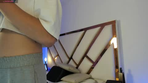 Snapshot of aron_cruz12 chatting on May 15, 1:07 pm Aron cruz online show from May 15, 1:07 pm
