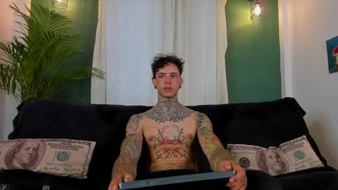 Snapshot of aron_ford chatting on May 21, 10:06 pm Aron ford online show from May 21, 10:06 pm