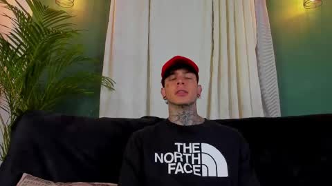 Snapshot of aron_ford chatting on May 30, 11:57 pm Aron ford online show from May 30, 11:57 pm