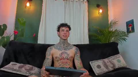 Snapshot of aron_ford chatting on June 11, 2:53 am Aron ford online show from June 11, 2:53 am
