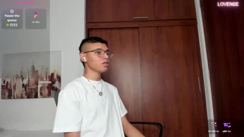 Snapshot of aron_pipeer chatting on September 15, 10:48 am aron_pipeer online show from September 15, 10:48 am