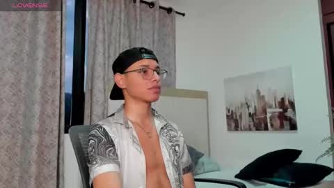 Snapshot of aron_pipeer chatting on September 21, 10:44 pm aron_pipeer online show from September 21, 10:44 pm