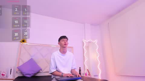 Snapshot of aron_tay chatting on December 28, 2:54 am your aron online show from December 28, 2:54 am