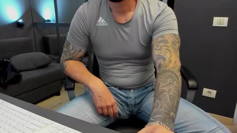 AronGrant online show from November 19, 9:31 am