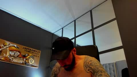 Snapshot of arongrant chatting on May 7, 9:14 am AronGrant online show from May 7, 9:14 am