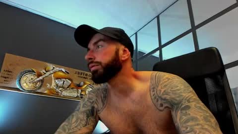 Snapshot of arongrant chatting on May 11, 9:37 am AronGrant online show from May 11, 9:37 am