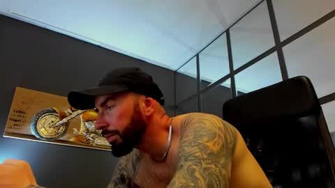 Snapshot of arongrant chatting on May 16, 9:28 am AronGrant online show from May 16, 9:28 am
