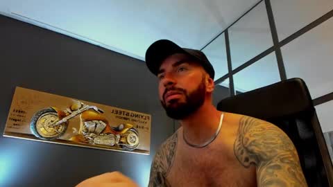 Snapshot of arongrant chatting on May 16, 10:36 am AronGrant online show from May 16, 10:36 am