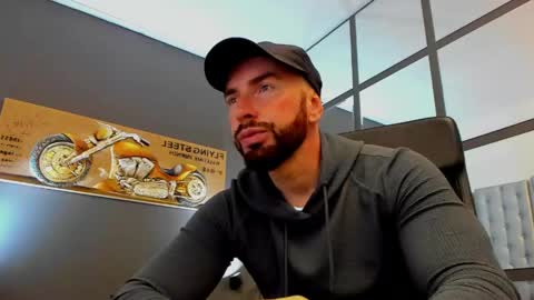 Snapshot of arongrant chatting on May 19, 9:59 am AronGrant online show from May 19, 9:59 am