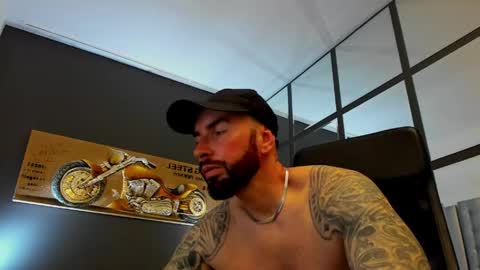 Snapshot of arongrant chatting on May 20, 9:26 am AronGrant online show from May 20, 9:26 am