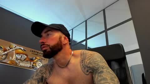 Snapshot of arongrant chatting on May 21, 9:05 am AronGrant online show from May 21, 9:05 am