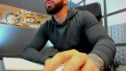 Snapshot of arongrant chatting on May 22, 8:53 am AronGrant online show from May 22, 8:53 am
