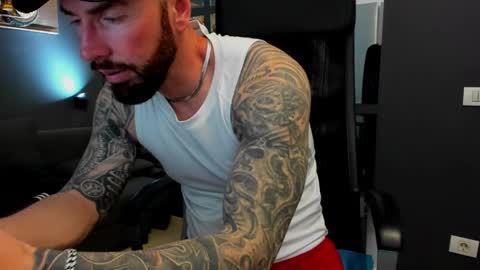 Snapshot of arongrant chatting on May 24, 9:36 am AronGrant online show from May 24, 9:36 am