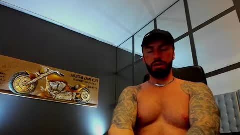 Snapshot of arongrant chatting on May 25, 9:48 am AronGrant online show from May 25, 9:48 am