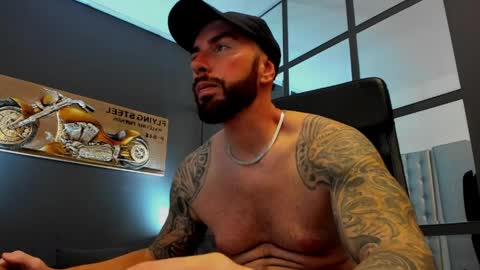 Snapshot of arongrant chatting on May 26, 9:38 am AronGrant online show from May 26, 9:38 am