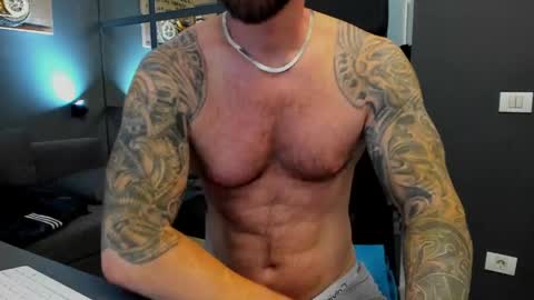 Snapshot of arongrant chatting on June 7, 9:35 am AronGrant online show from June 7, 9:35 am
