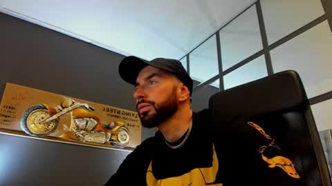 Snapshot of arongrant chatting on June 13, 8:45 am AronGrant online show from June 13, 8:45 am