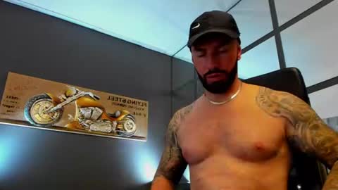 Snapshot of arongrant chatting on June 18, 9:14 am AronGrant online show from June 18, 9:14 am