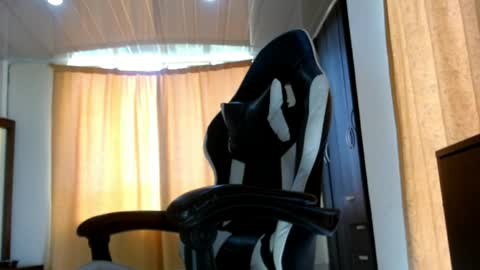 Snapshot of aronmiller404 chatting on April 4, 1:08 pm aronmiller online show from April 4, 1:08 pm