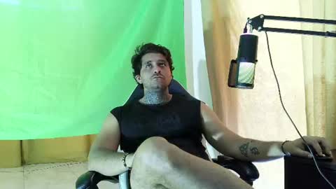 Snapshot of aronmiller404 chatting on July 15, 2:44 pm aronmiller online show from July 15, 2:44 pm