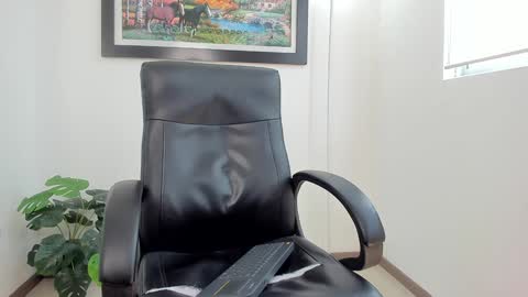 Snapshot of aroon_connor chatting on January 28, 7:10 pm   online show from January 28, 7:10 pm