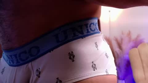 Snapshot of aroon_connor chatting on May 8, 10:59 pm online show from May 8, 10:59 pm